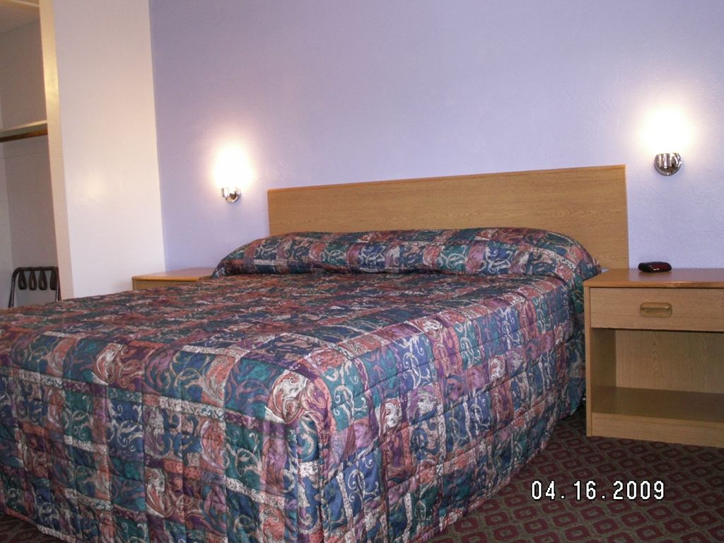 Anchorage Inn Lakeport Room photo